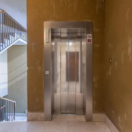 Guesthost - Hills View - Stunning Attic With Terrace アパート ボローニャ