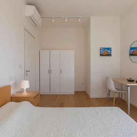 Guesthost - Hills View - Stunning Attic With Terrace アパート