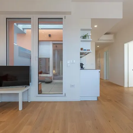 Guesthost - Hills View - Stunning Attic With Terrace * ボローニャ