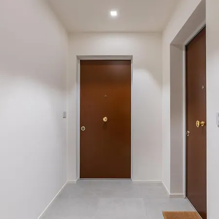 Guesthost - Hills View - Stunning Attic With Terrace