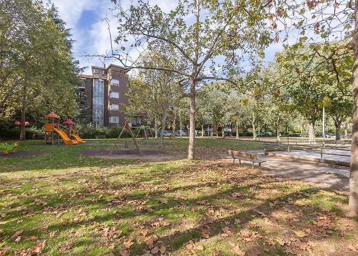 Guesthost - Hills View - Stunning Attic With Terrace Lejlighed *