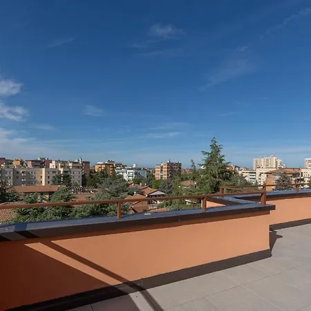 Guesthost - Hills View - Stunning Attic With Terrace Apartman Bologna