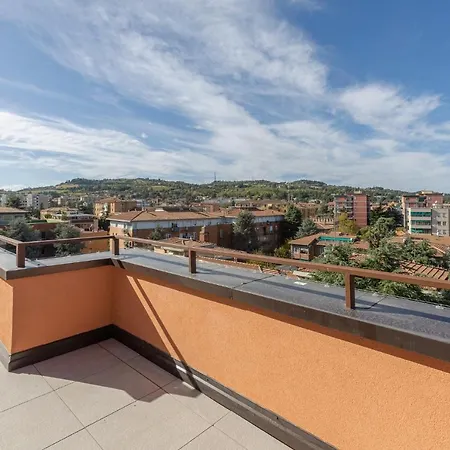 Guesthost - Hills View - Stunning Attic With Terrace Apartmán Boloňa