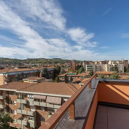 Guesthost - Hills View - Stunning Attic With Terrace Apartman *