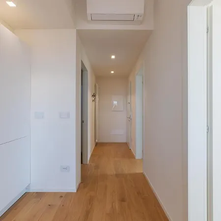 Guesthost - Hills View - Stunning Attic With Terrace דירה בולוניה