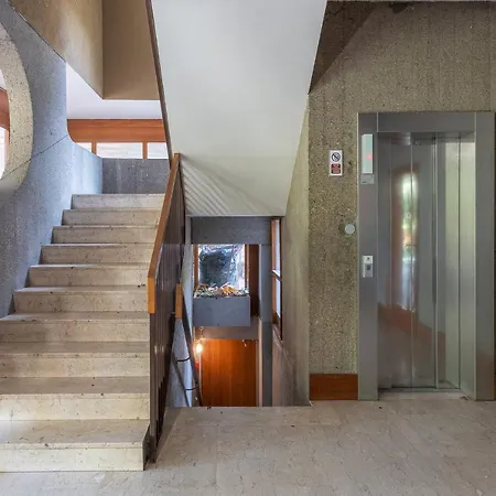 Guesthost - Hills View - Stunning Attic With Terrace Апартаменты *